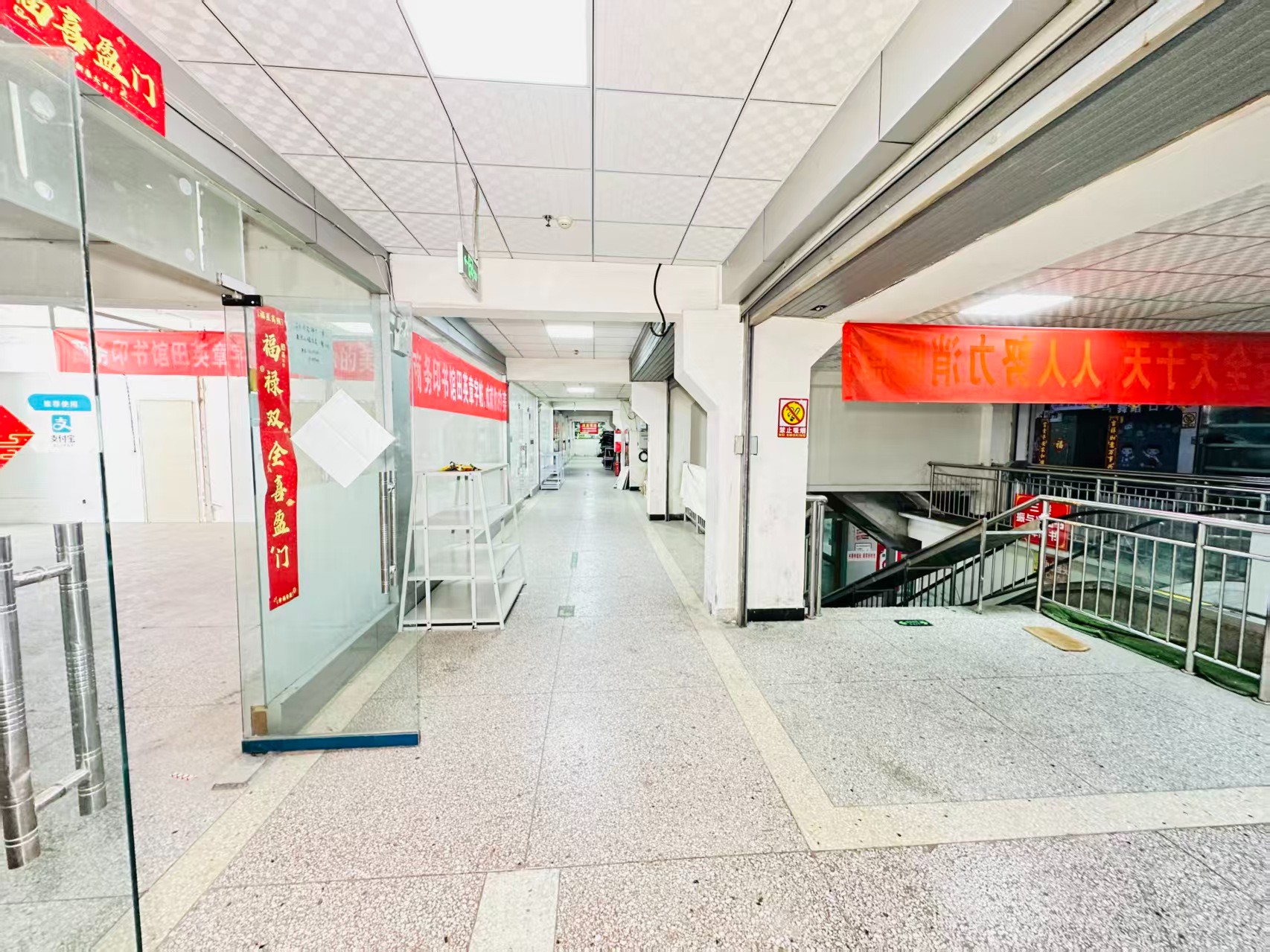 志远巷引入人工智能技术应用场景，推动AI与商业、零售、电商、企业服务等领域融合发展。